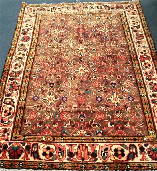 A Hamadan rug 184cm x144cm